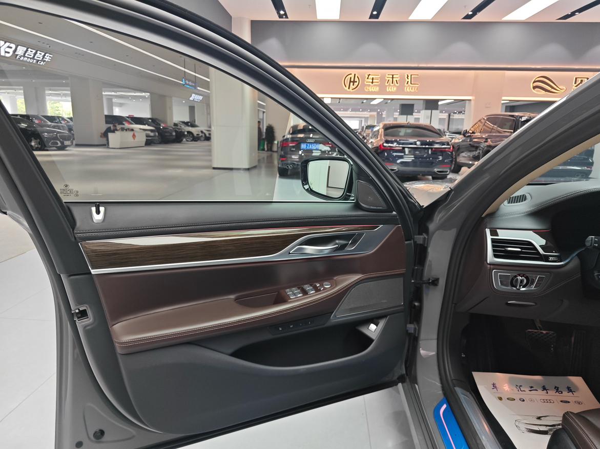 BMW 7 серии 2019 thumb 12