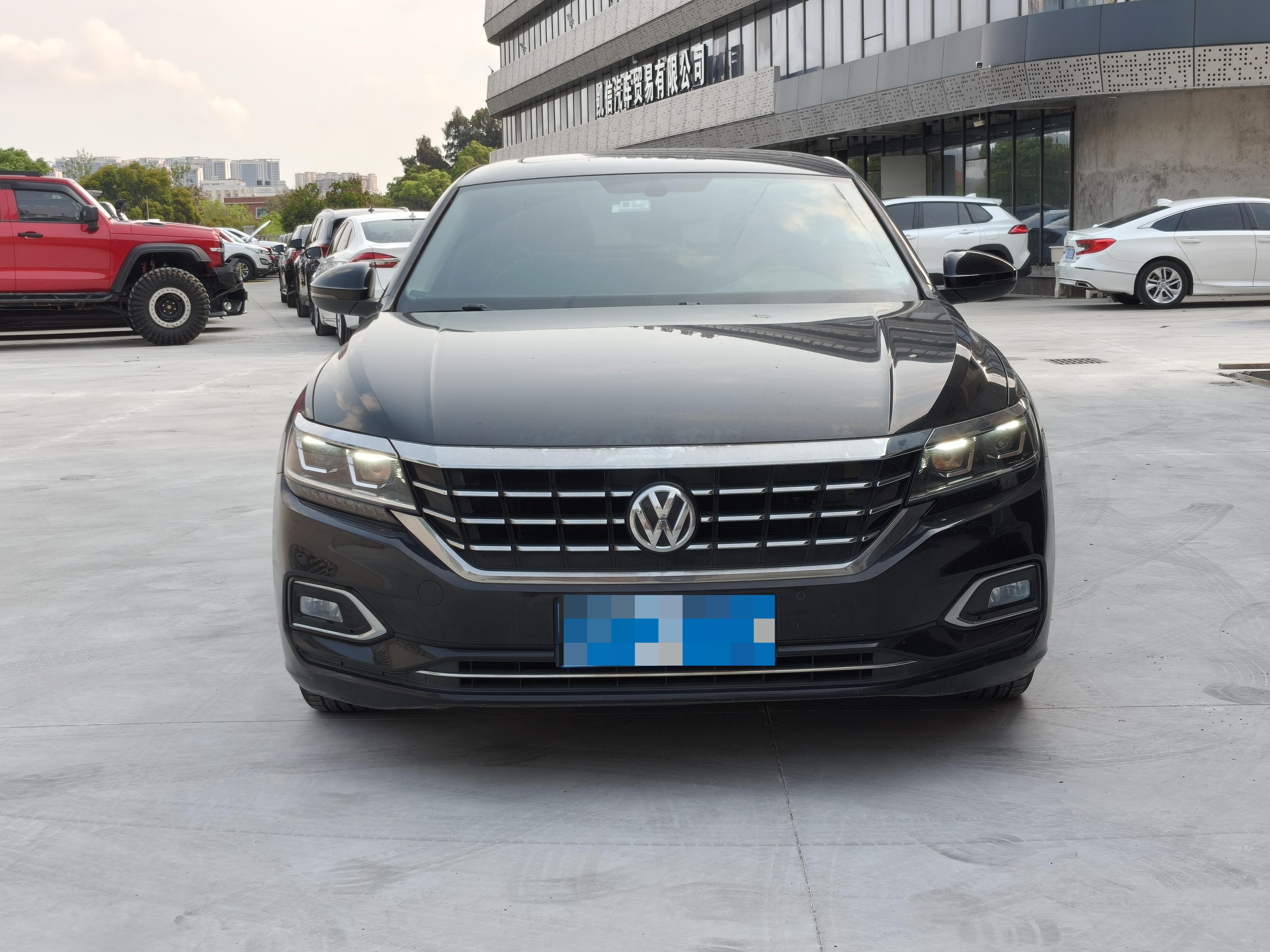 Volkswagen Passat (North America and China) 2019 thumb 9