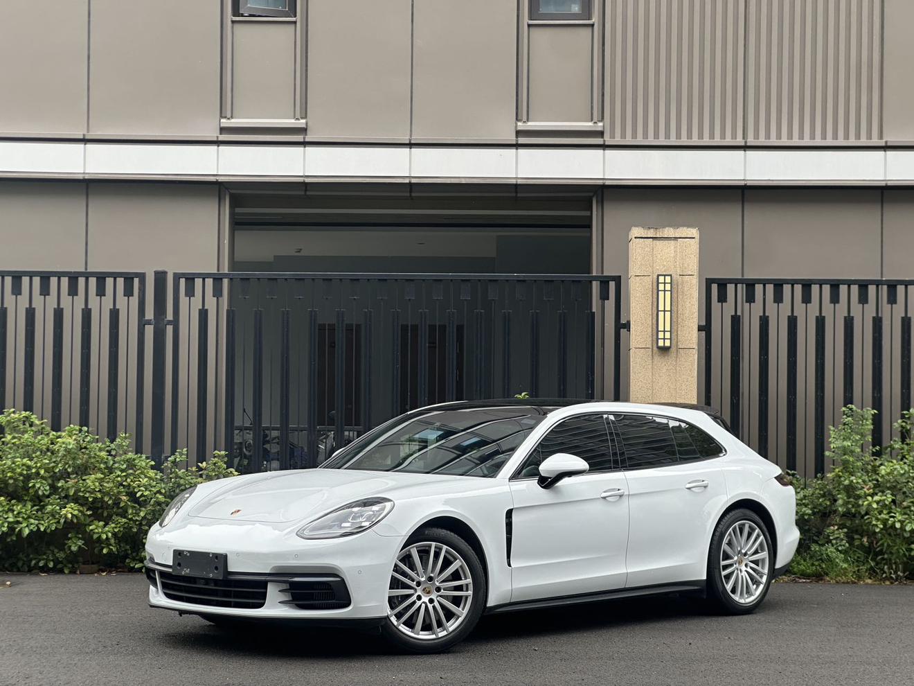 Porsche Panamera 2019 thumb 8