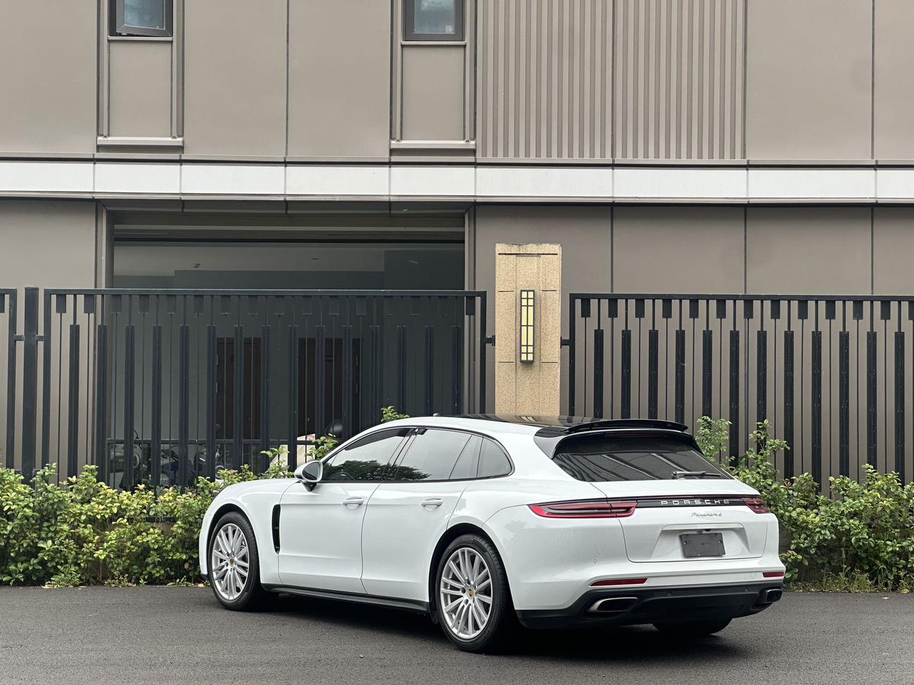 Porsche Panamera 2019 thumb 10