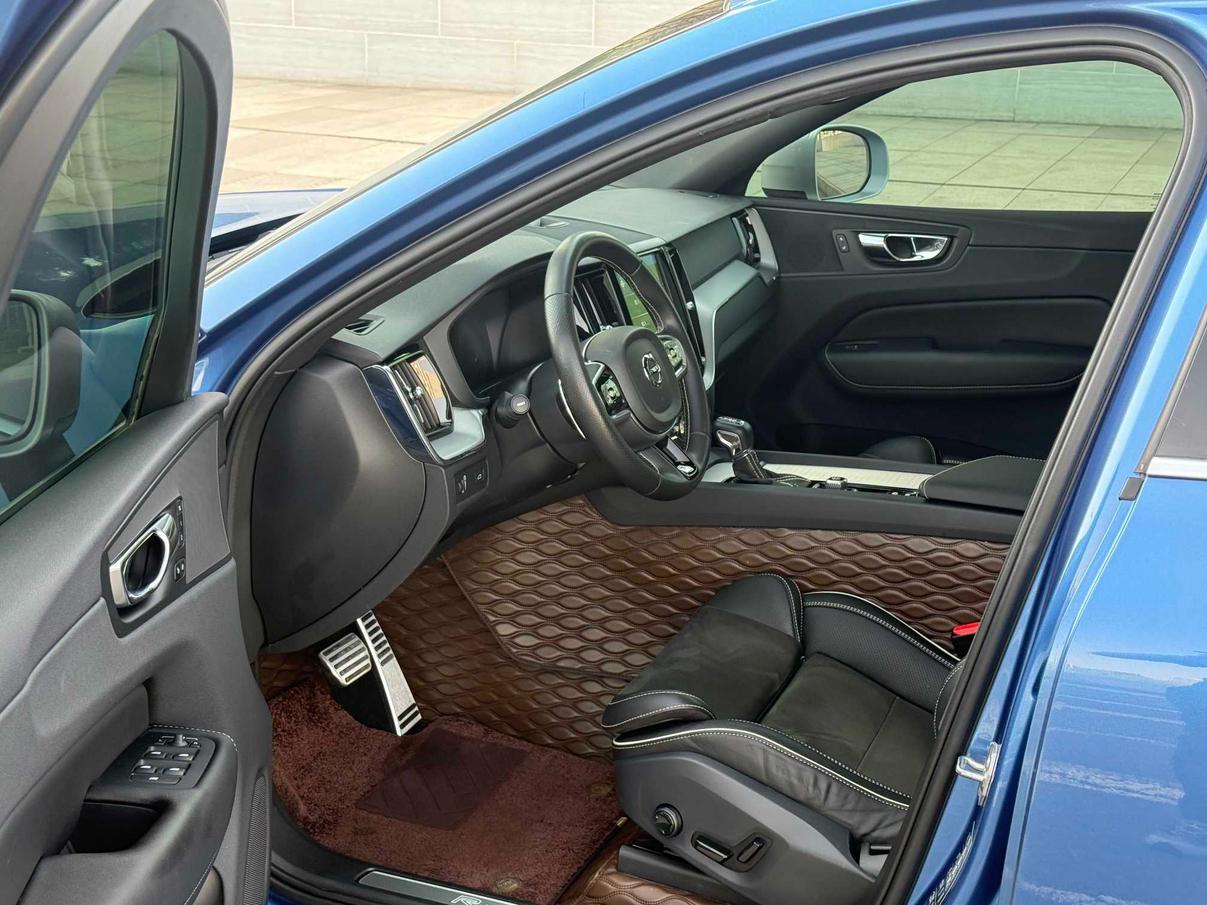 Volvo XC60 2018 thumb 9