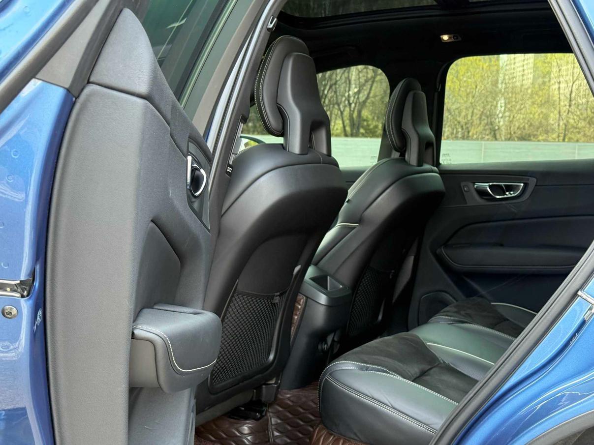 Volvo XC60 2018 thumb 10