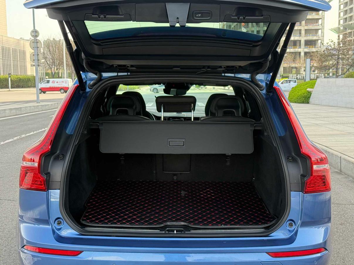 Volvo XC60 2018 thumb 11