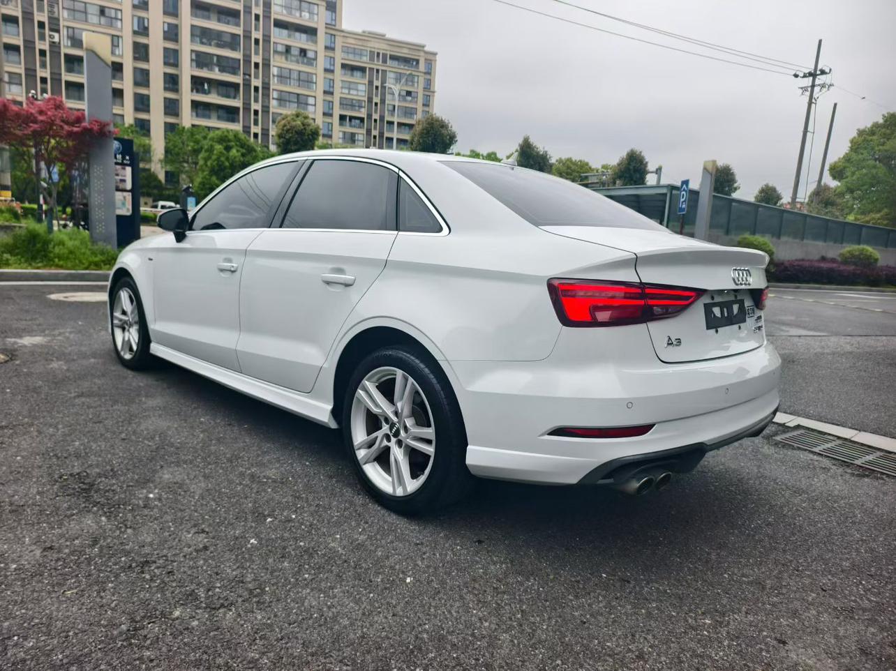 Audi A3 2018 thumb 2