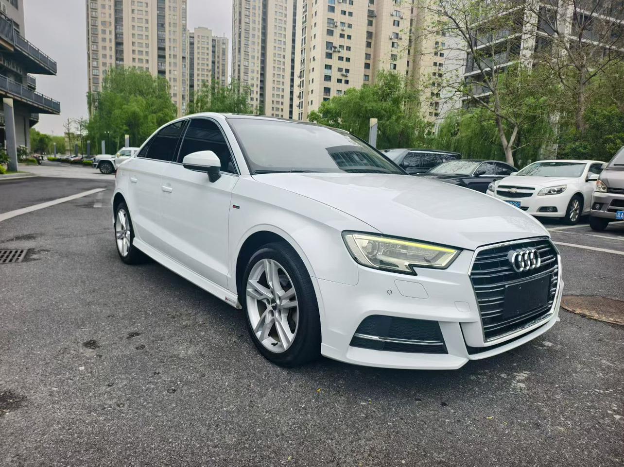 Audi A3 2018 thumb 10