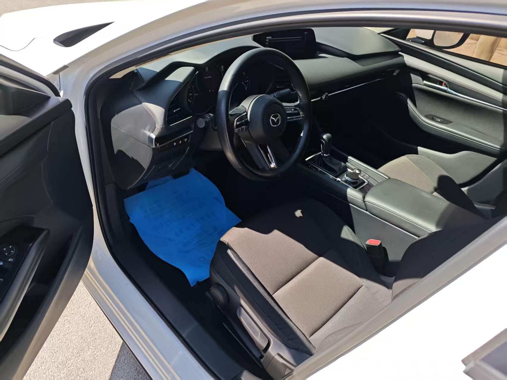 Mazda 3 2021 thumb 5