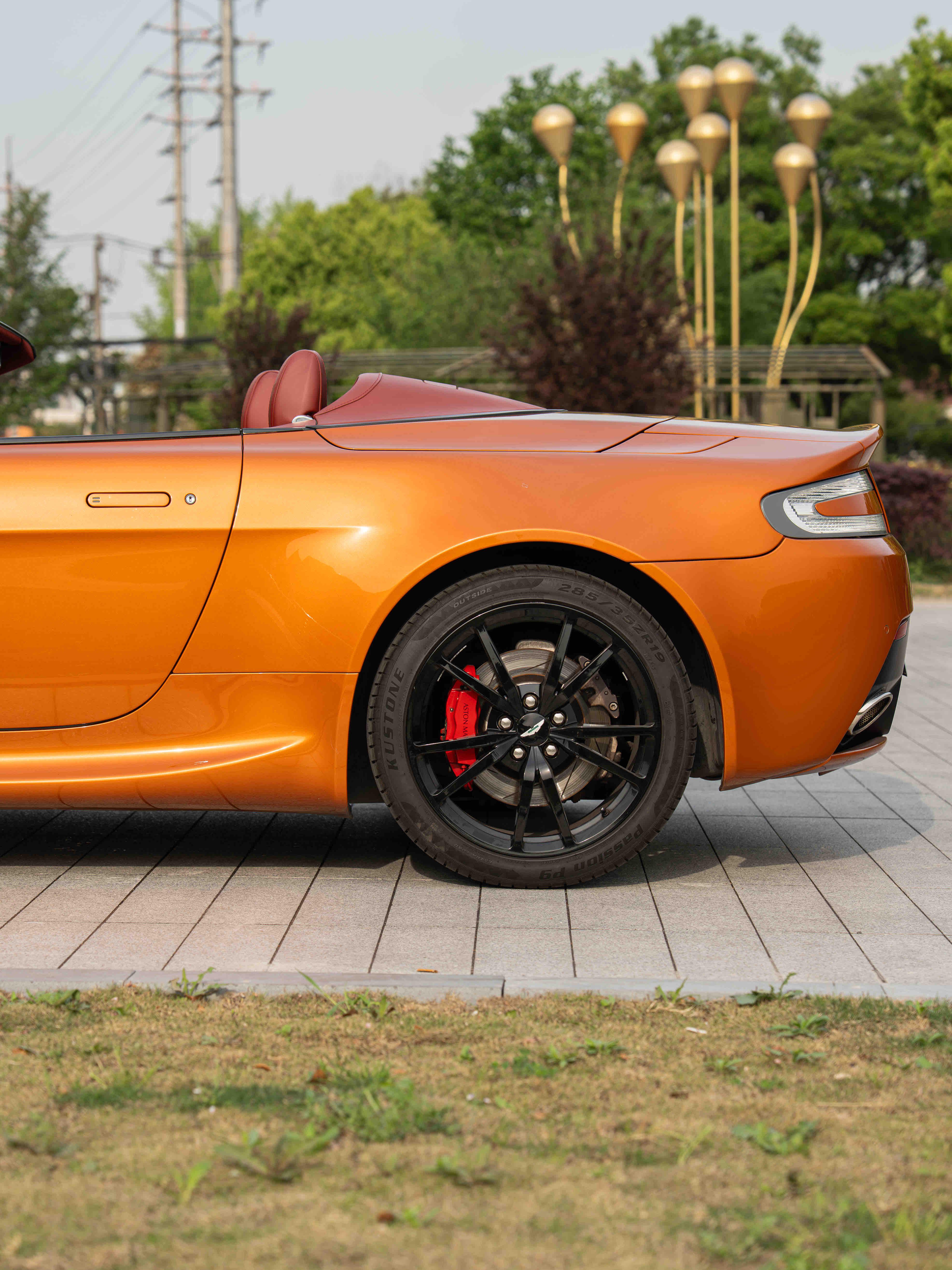 Aston Martin Vantage 4.0T V8 2012 thumb 5