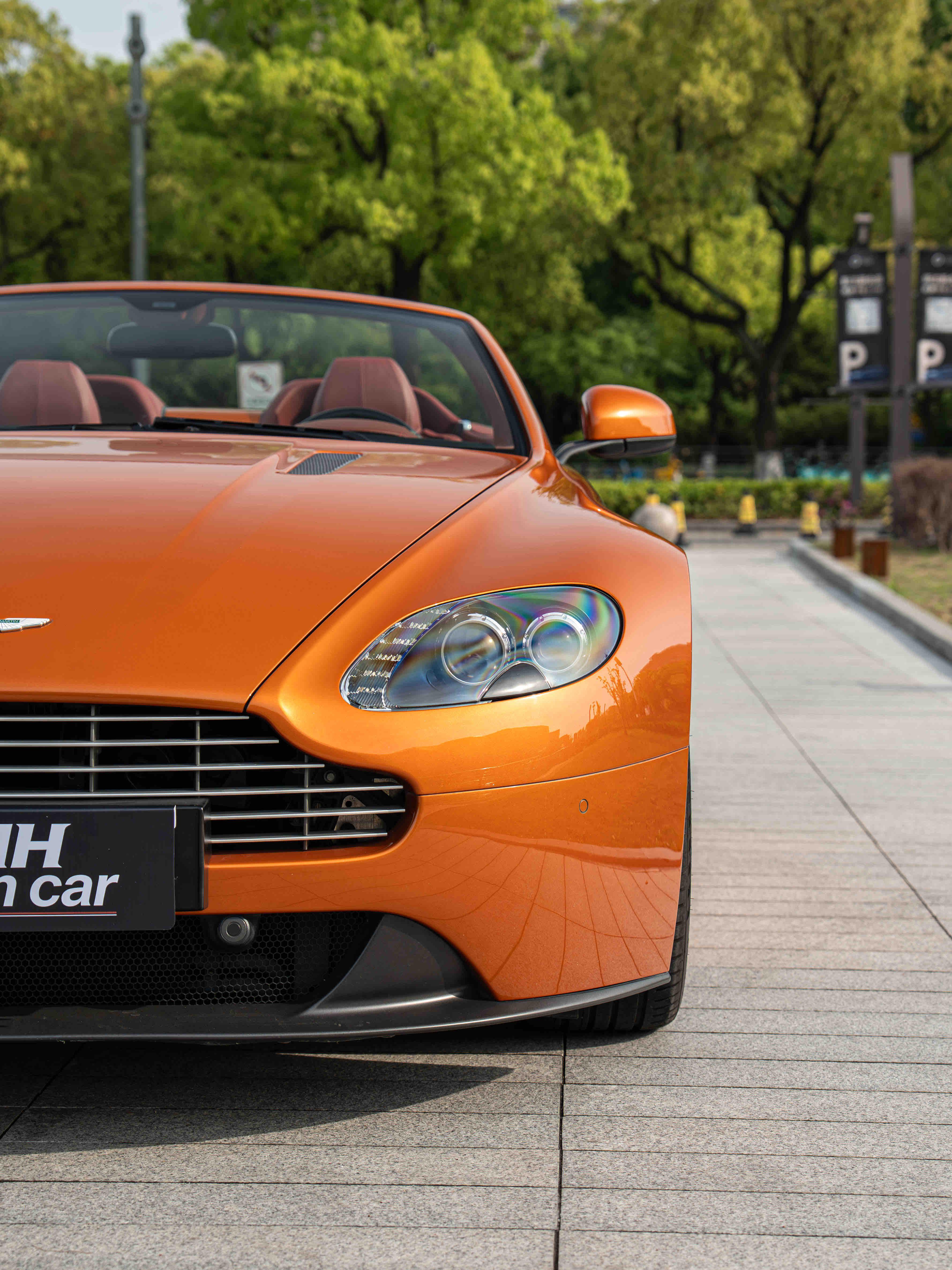 Aston Martin Vantage 4.0T V8 2012 thumb 6