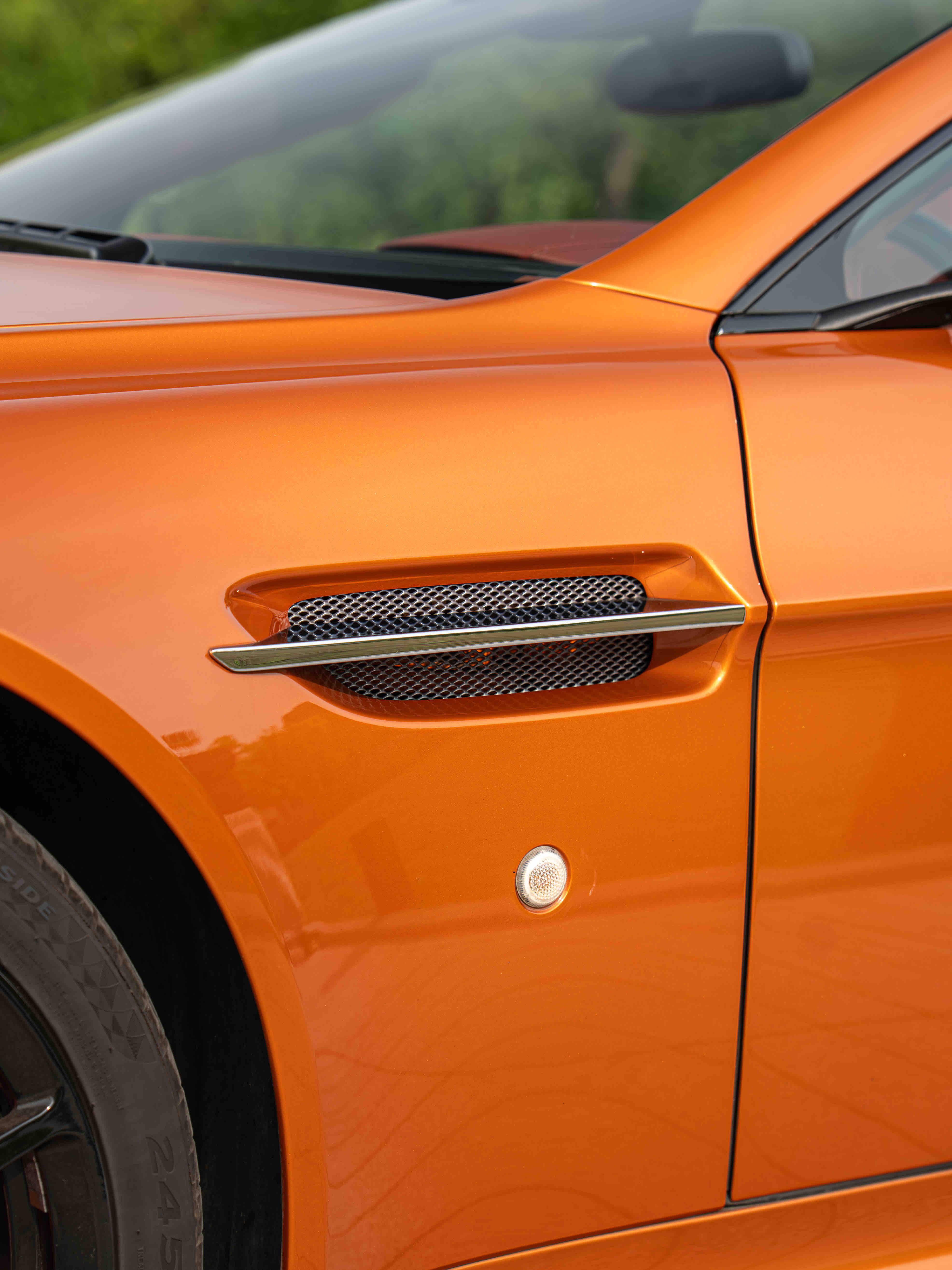 Aston Martin Vantage 4.0T V8 2012 thumb 7