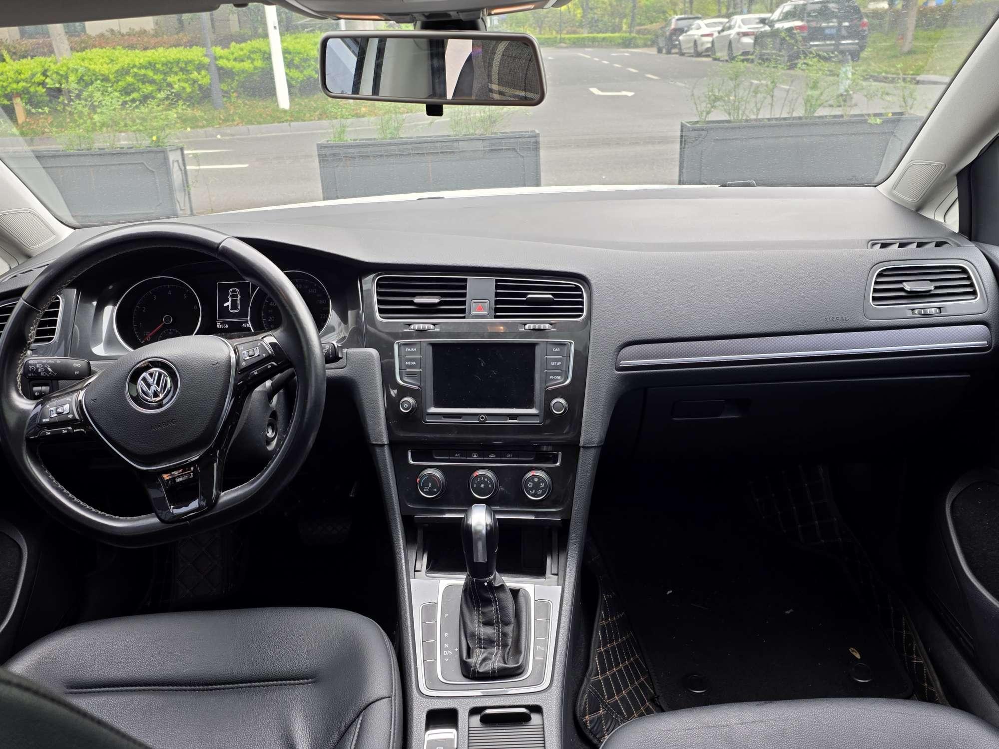 Volkswagen Golf Sportsvan 2017 thumb 5