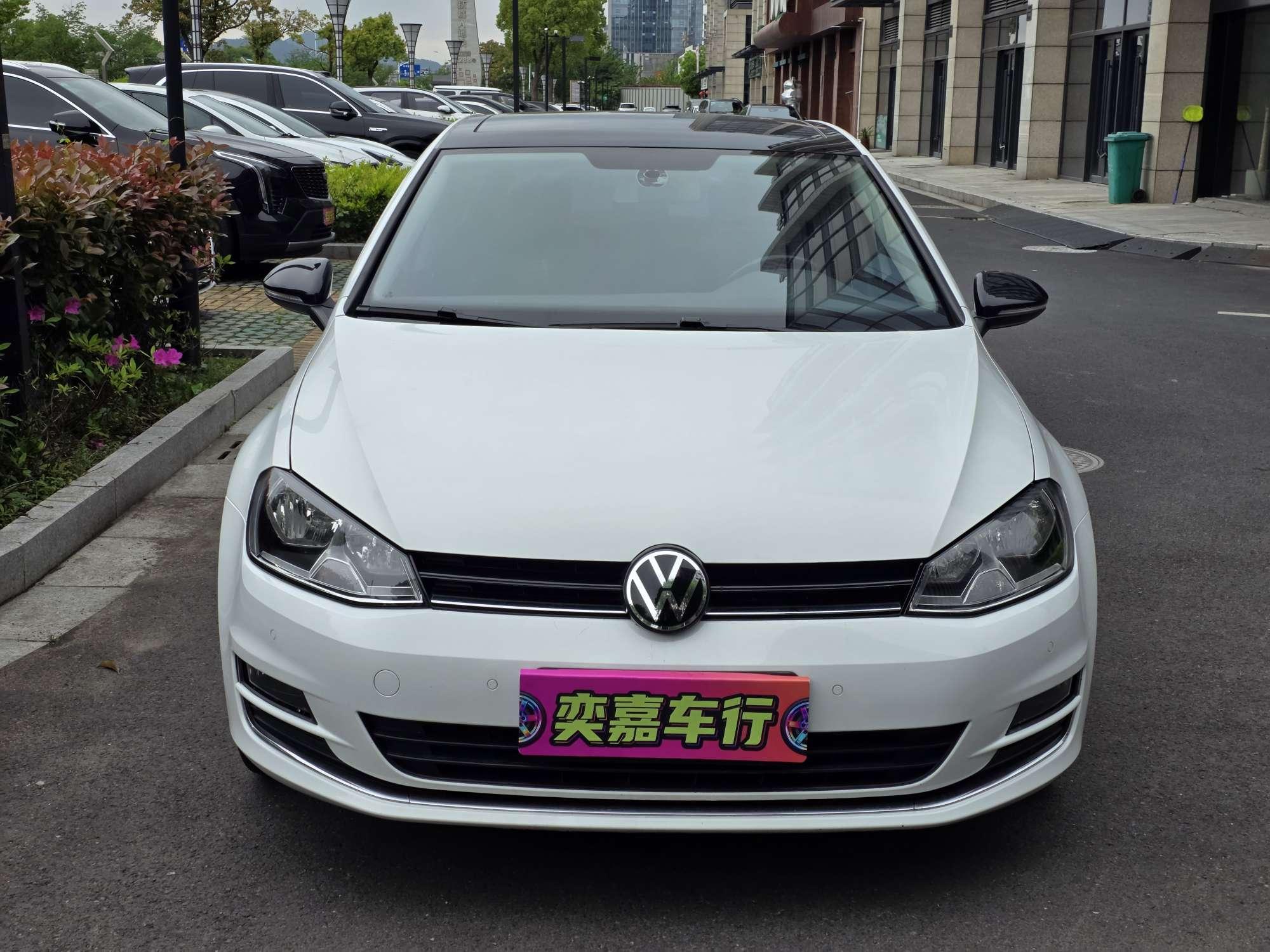Volkswagen Golf Sportsvan 2017 thumb 10