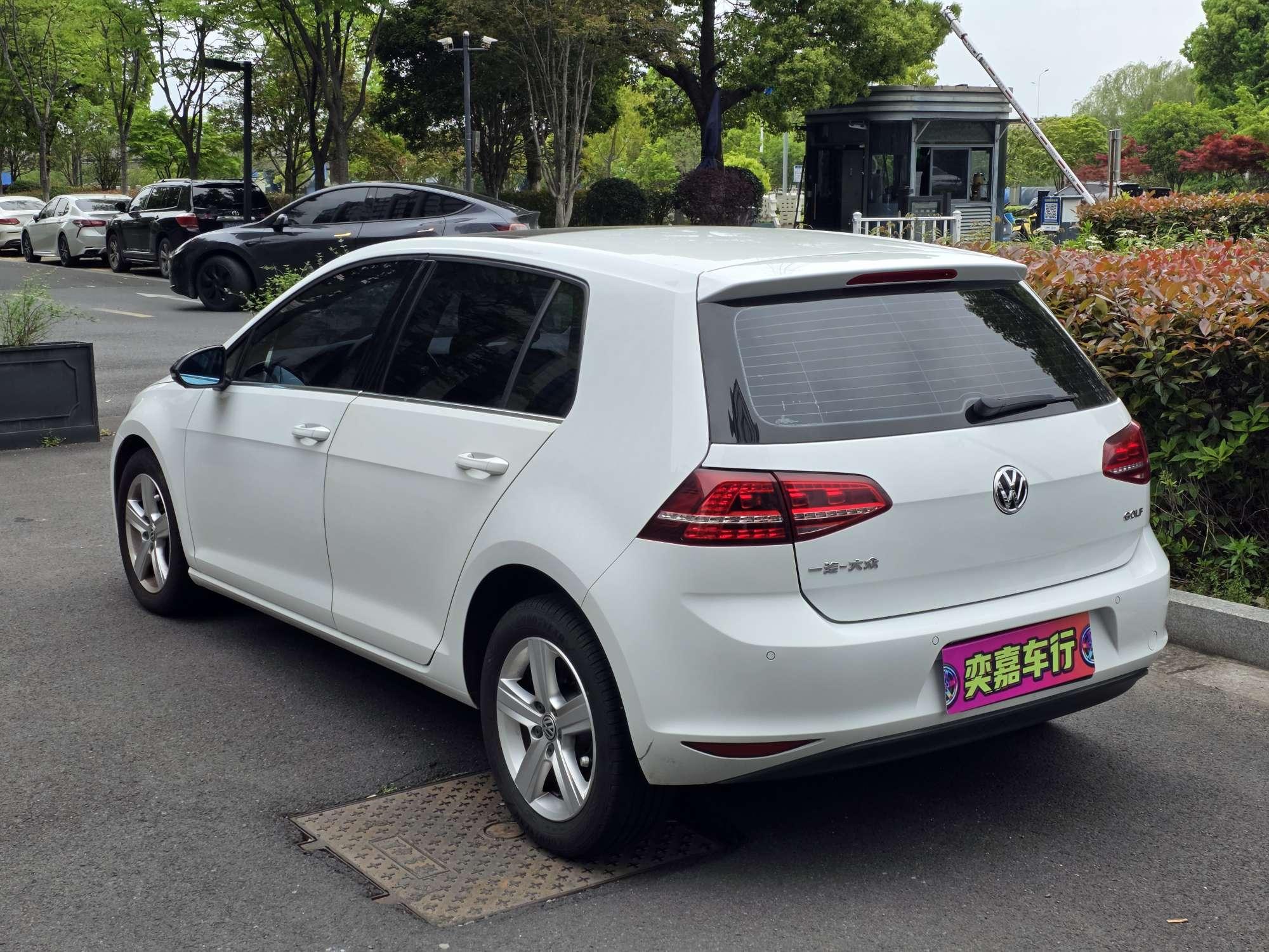Volkswagen Golf Sportsvan 2017 thumb 12