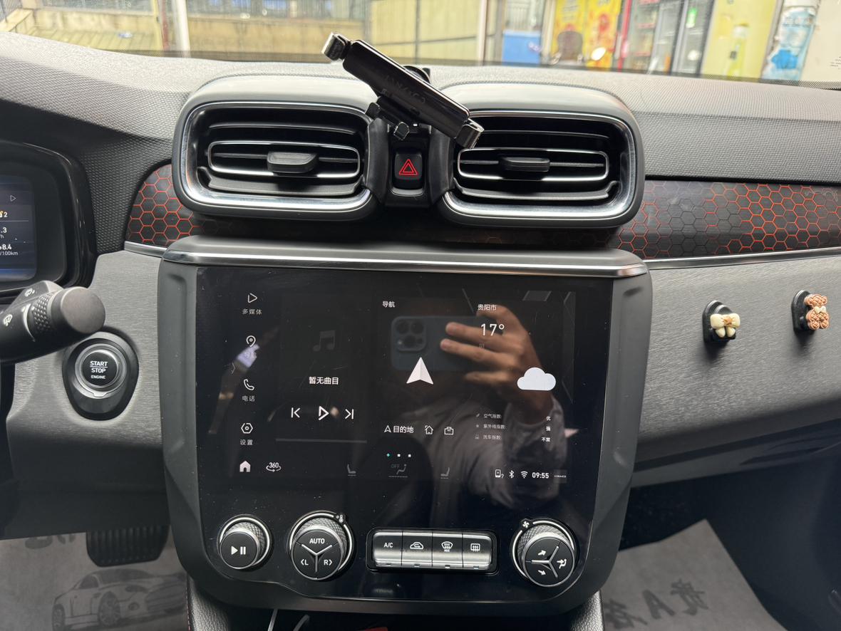 Lynk & Co 03 2019 thumb 9