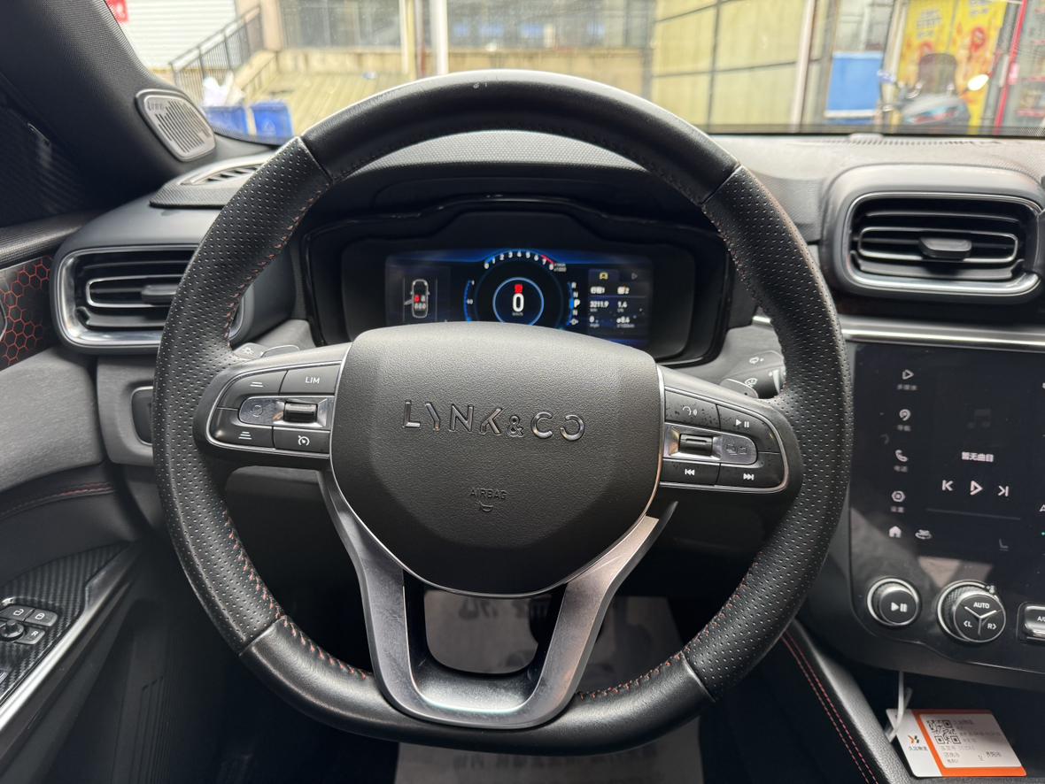 Lynk & Co 03 2019 thumb 10