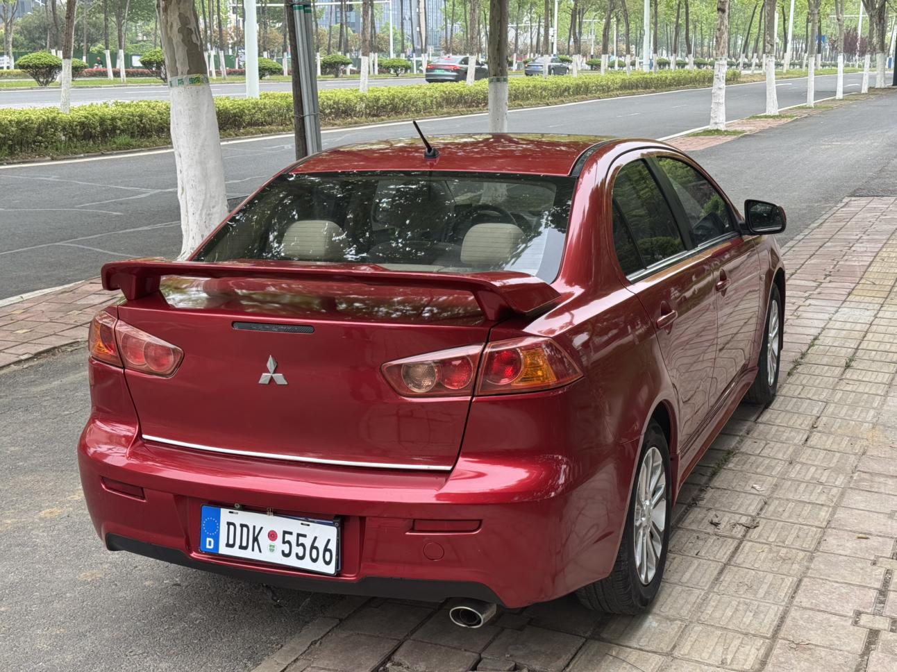 Mitsubishi Yi Shen 2011 thumb 4