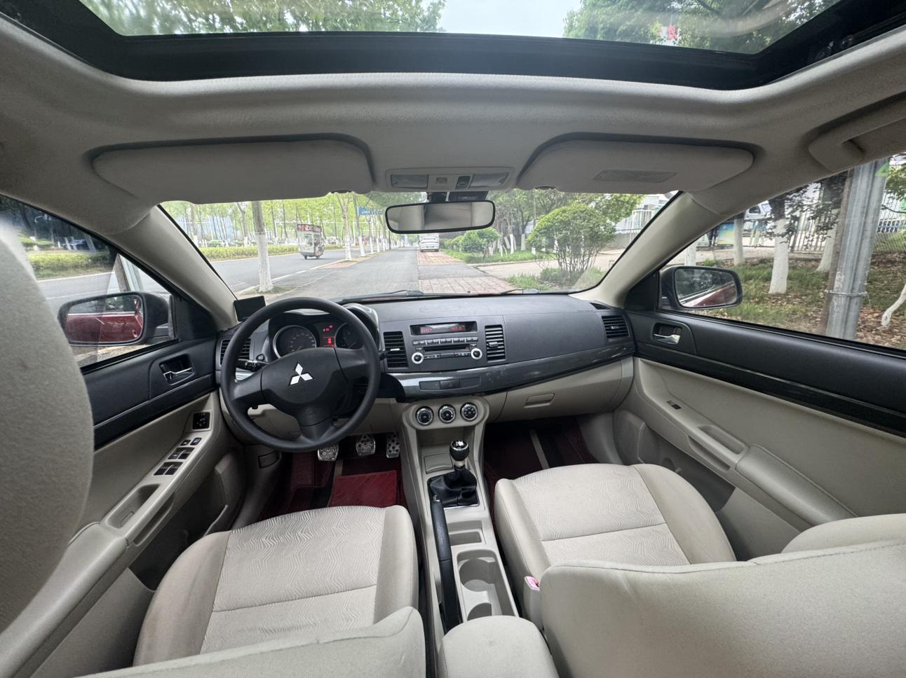 Mitsubishi Yi Shen 2011 thumb 5