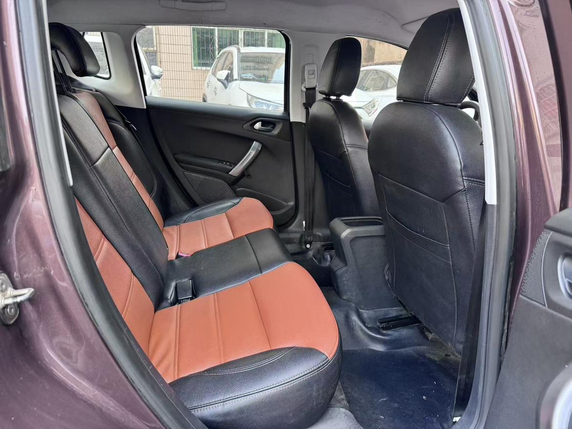Peugeot 2008 2015 thumb 7