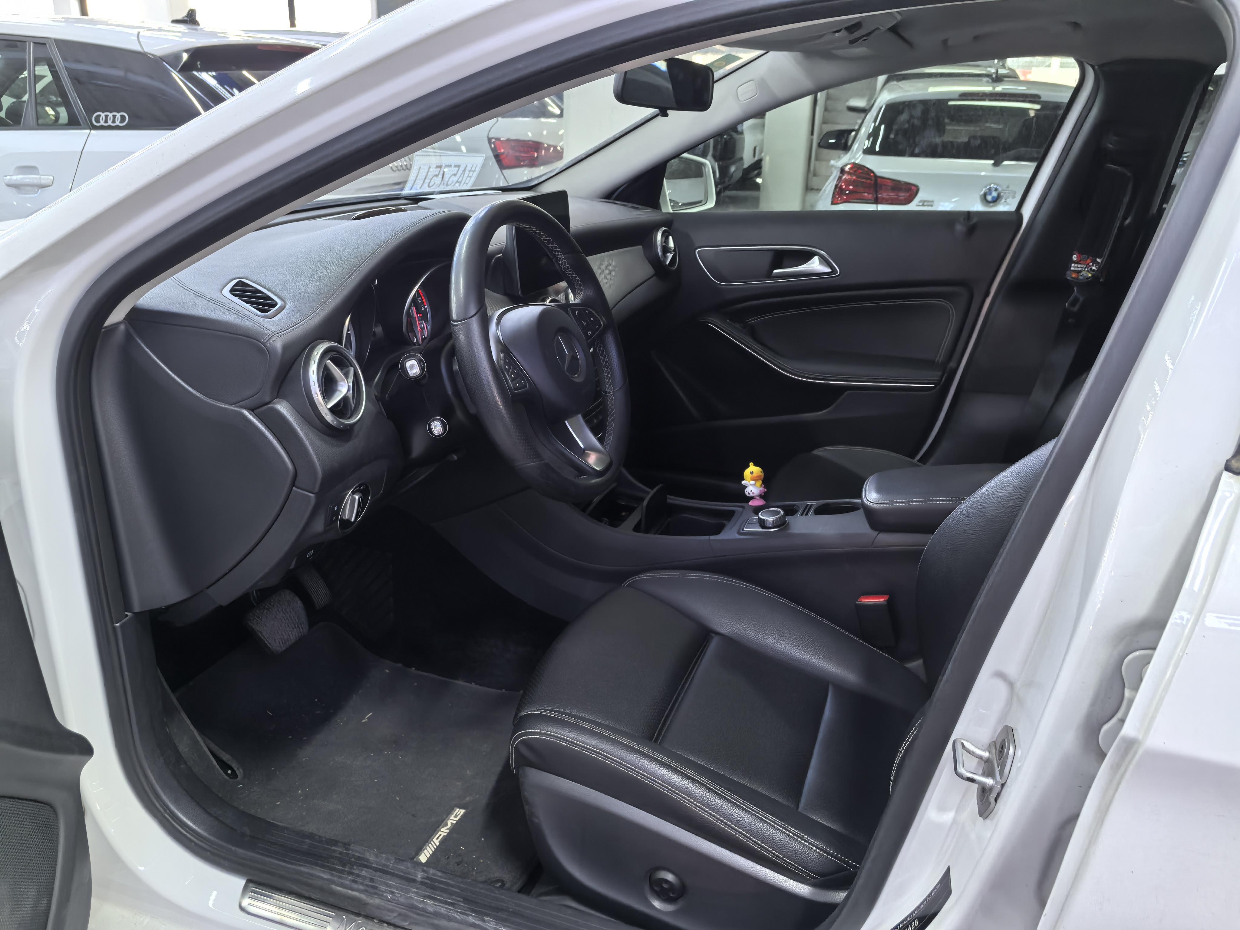 Mercedes-Benz GLA 2016 thumb 9