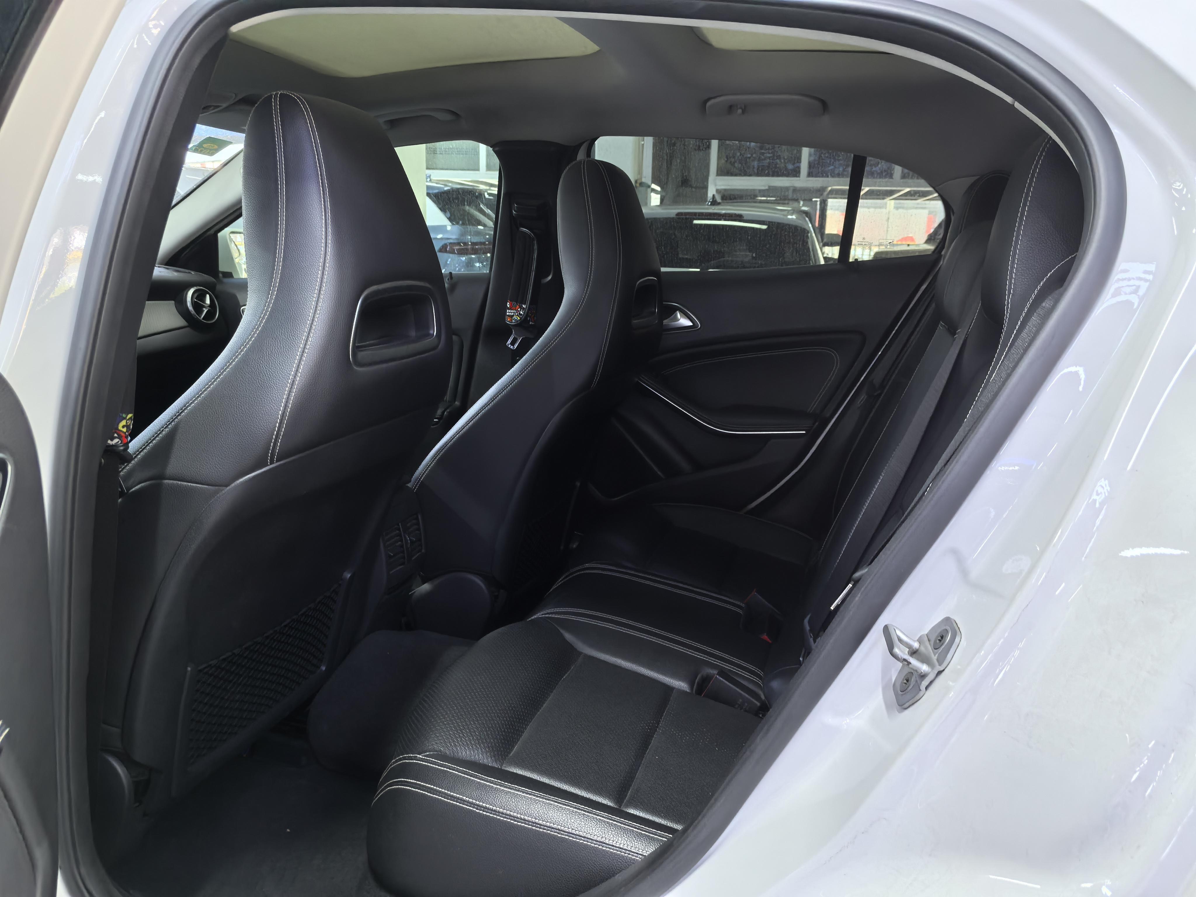 Mercedes-Benz GLA 2016 thumb 10