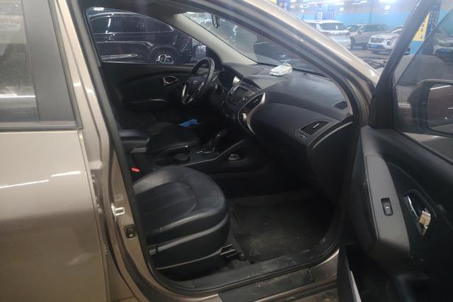 Hyundai ix35 2010 thumb 8