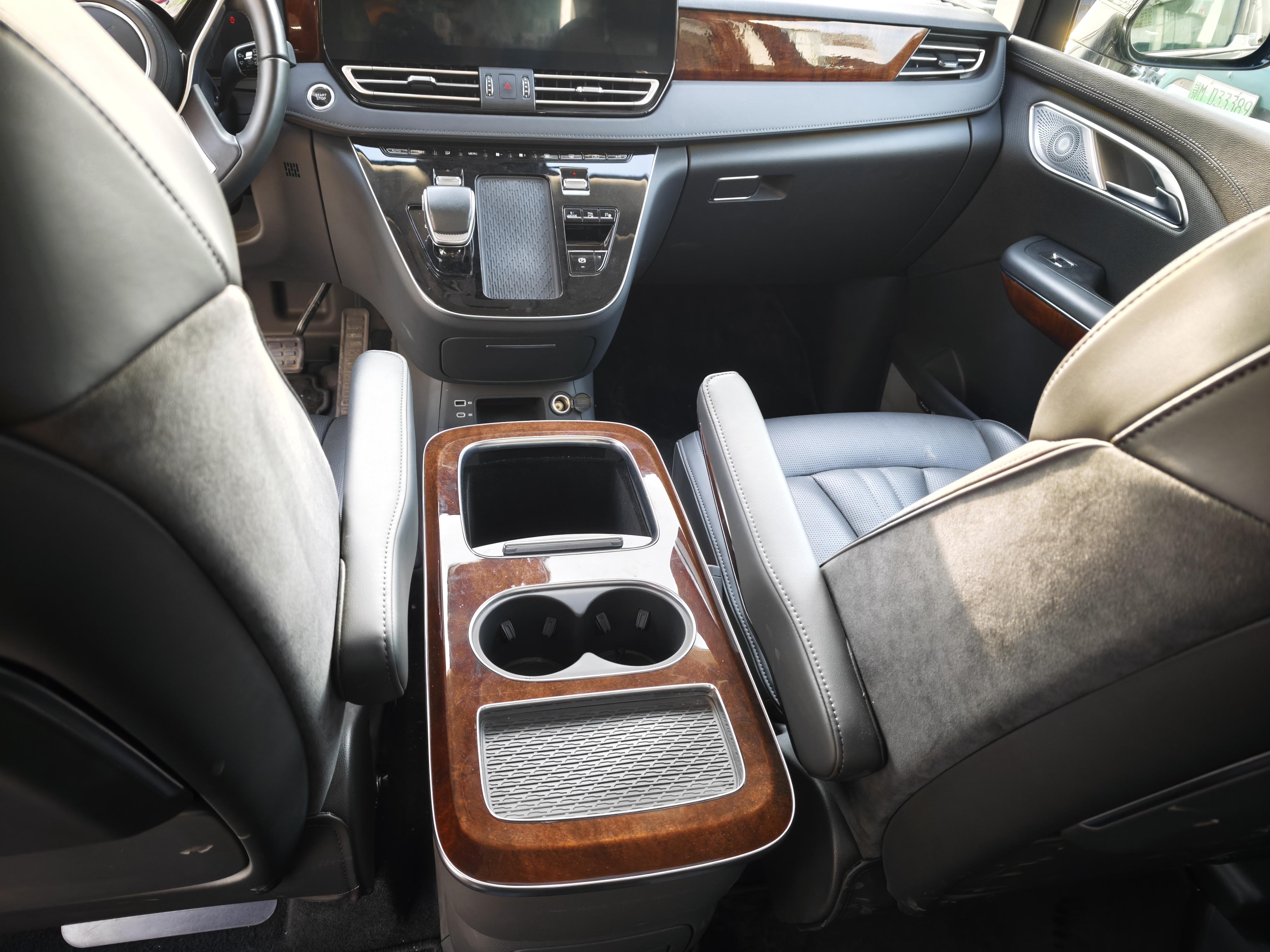 Hongqi HQ9 PHEV 2024 thumb 5