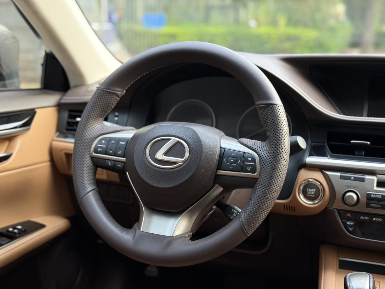 Lexus ES 2015 thumb 5
