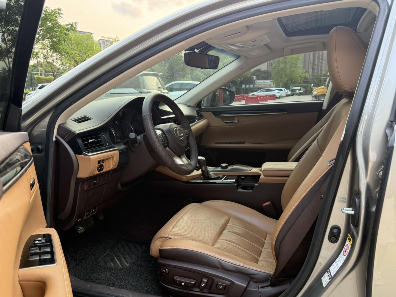Lexus ES 2015 thumb 6