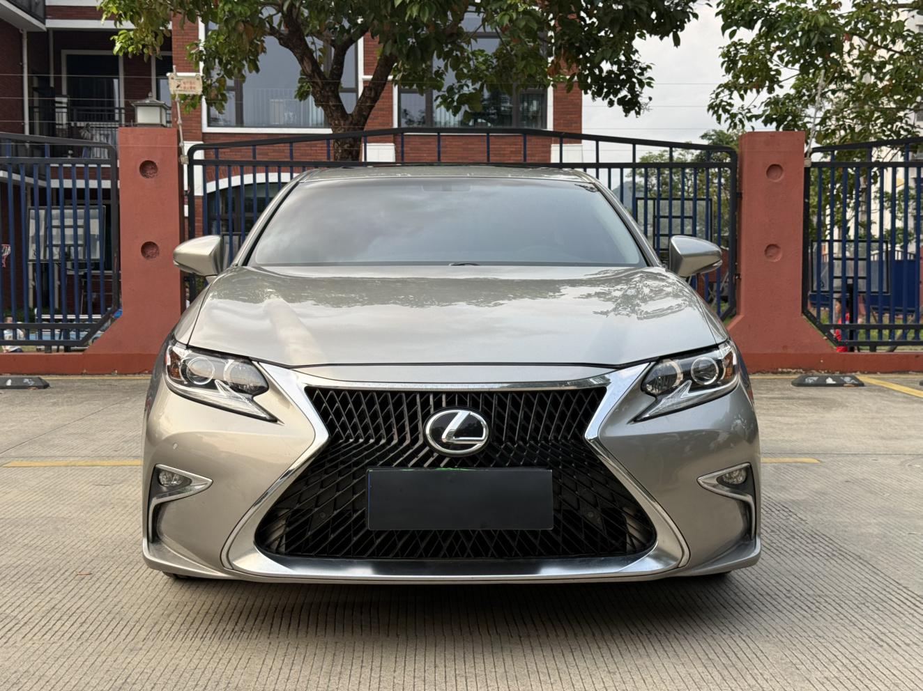 Lexus ES 2015 thumb 9