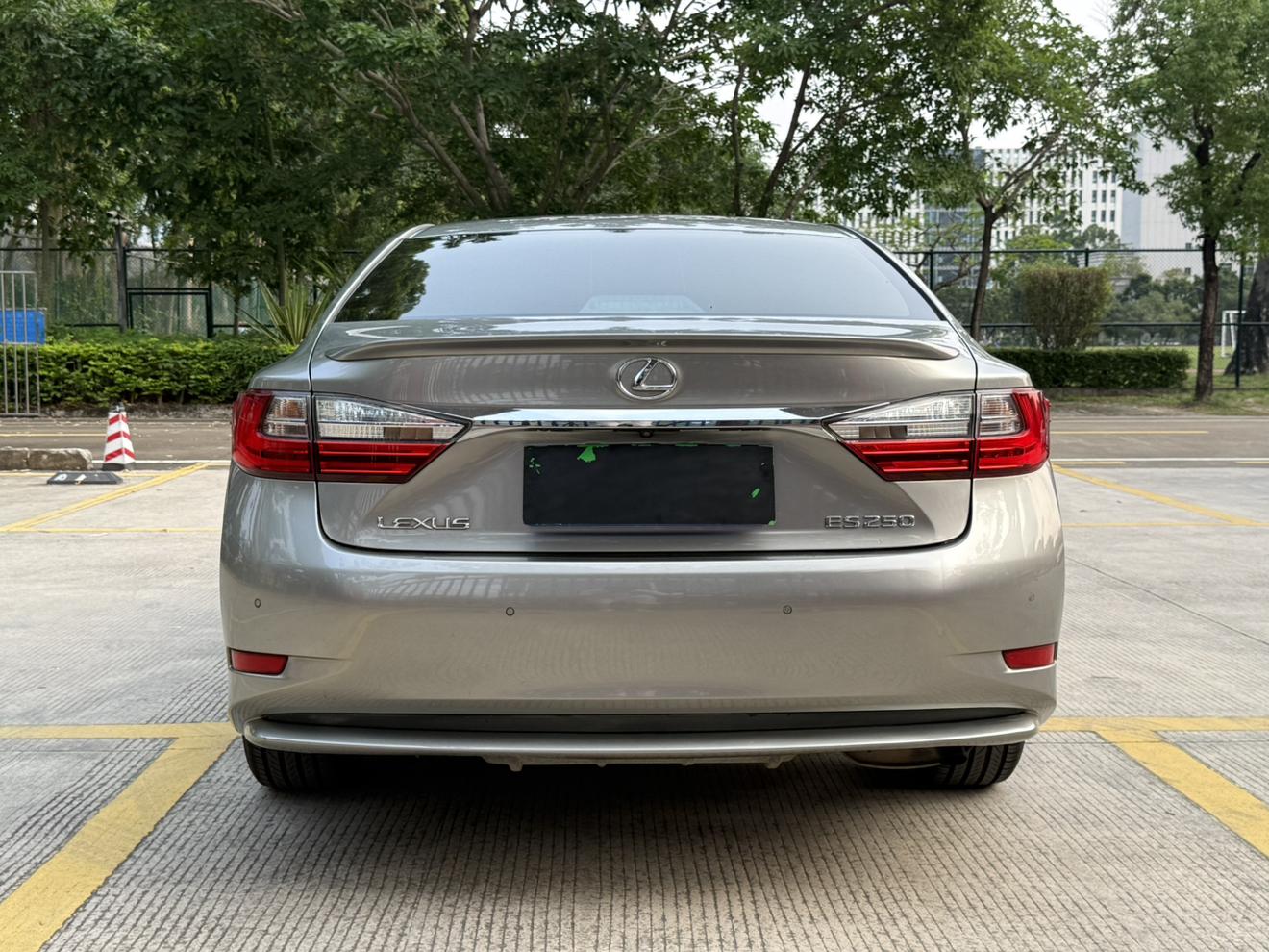 Lexus ES 2015 thumb 12