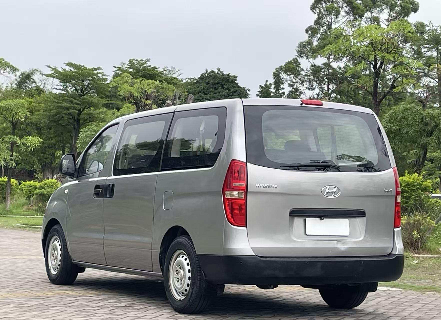 Hyundai H-1 2011 thumb 2