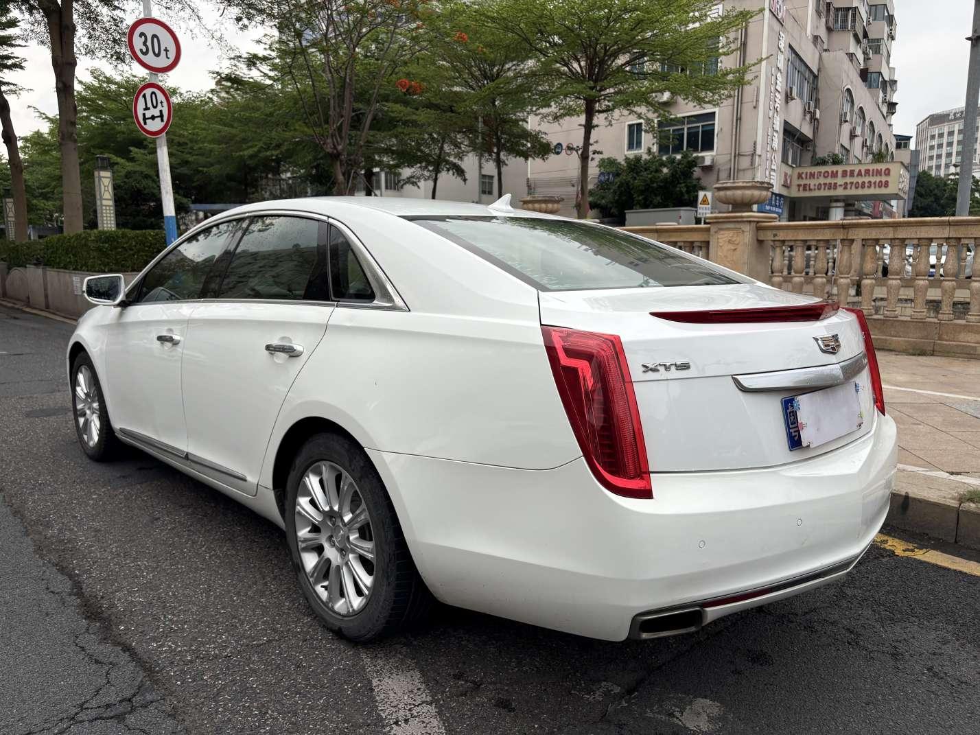 Cadillac XTS 2016 thumb 2