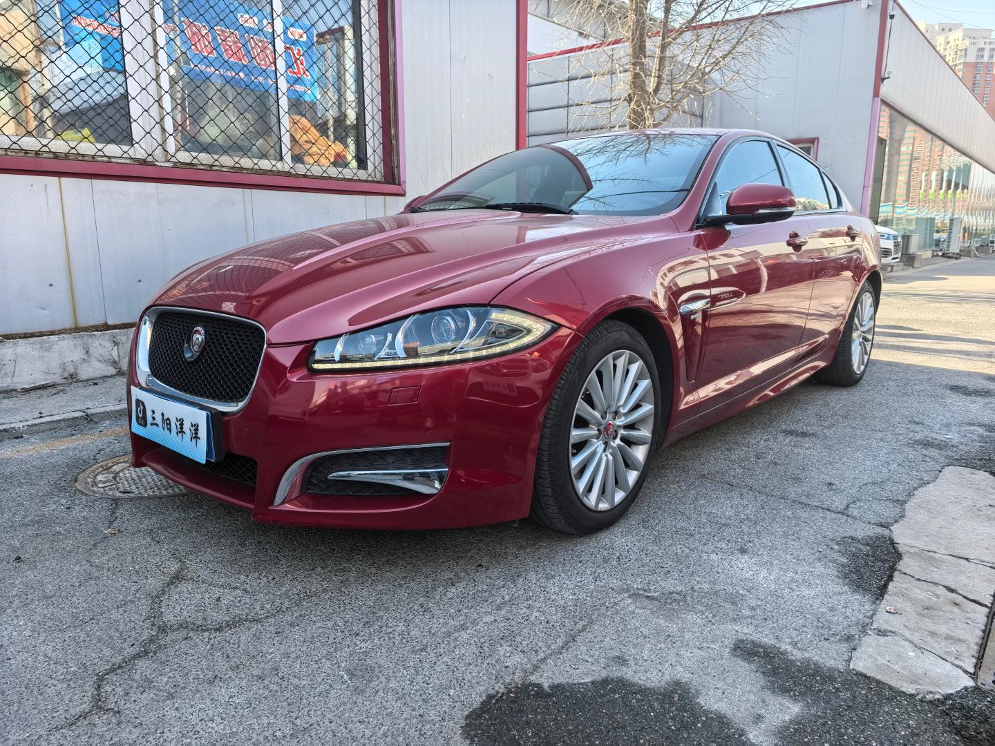Jaguar XF 2014 thumb 5
