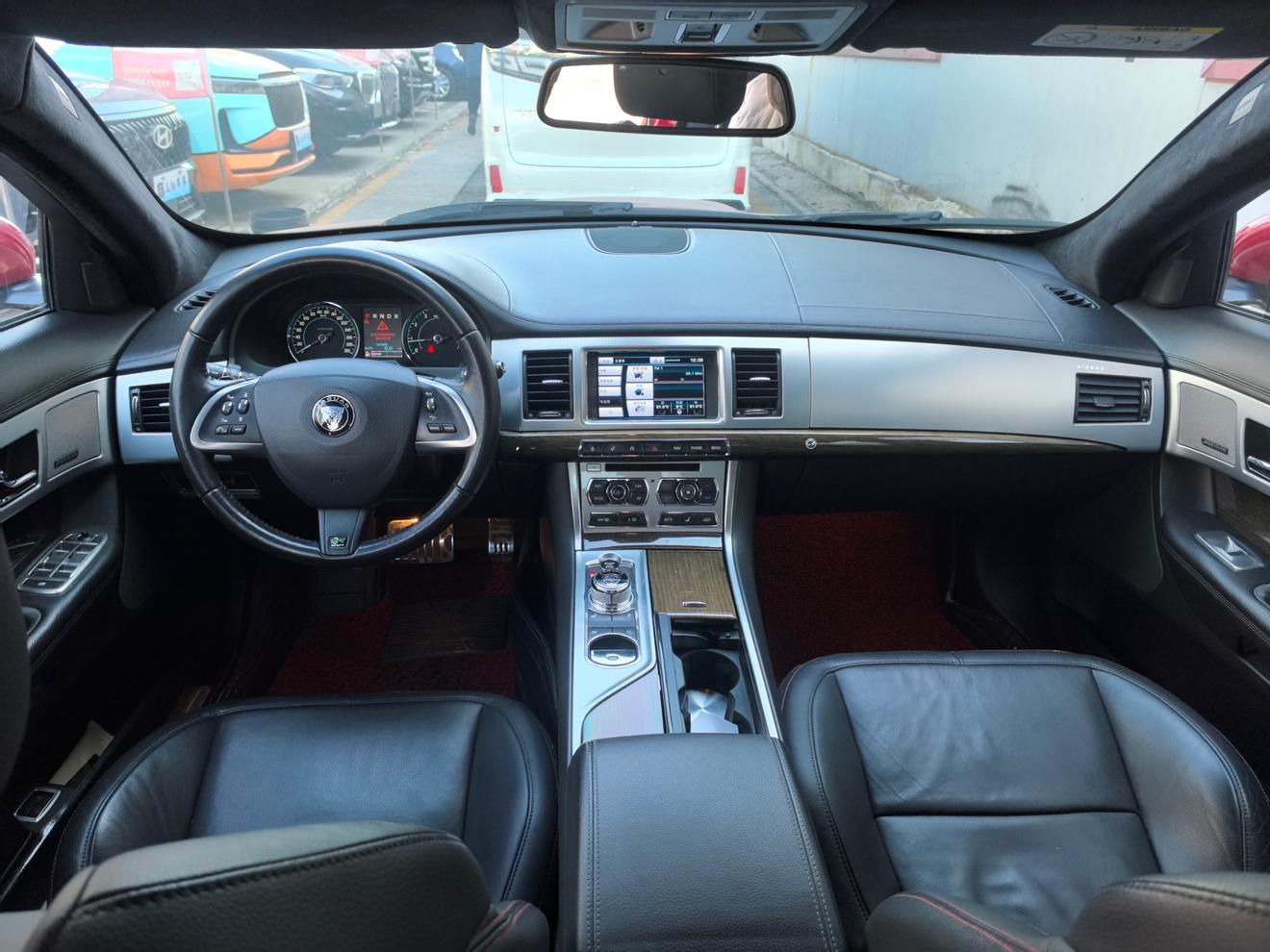 Jaguar XF 2014 thumb 6