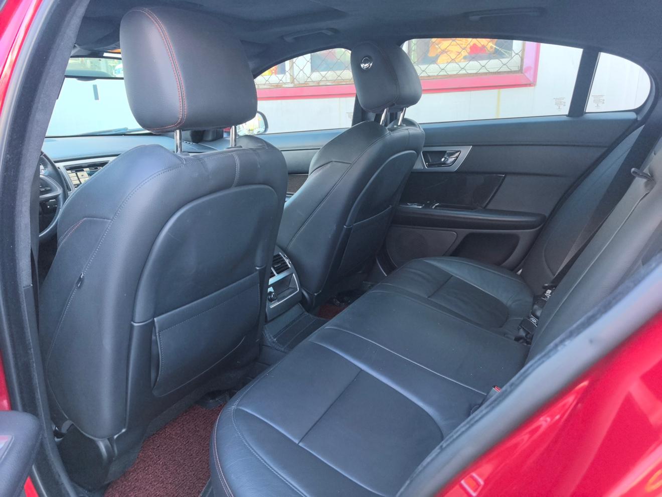 Jaguar XF 2014 thumb 8