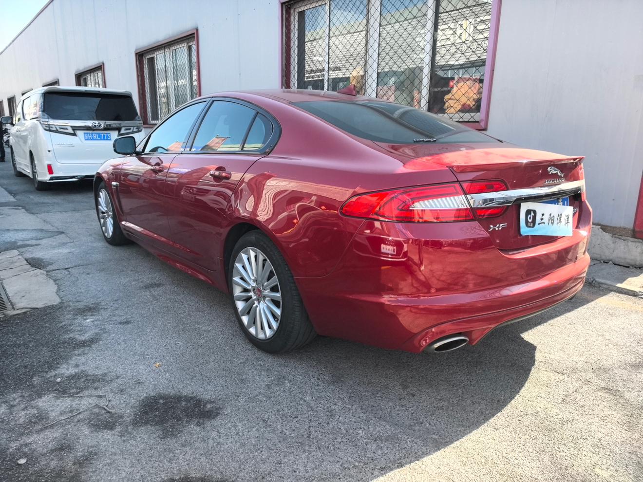 Jaguar XF 2014 thumb 12