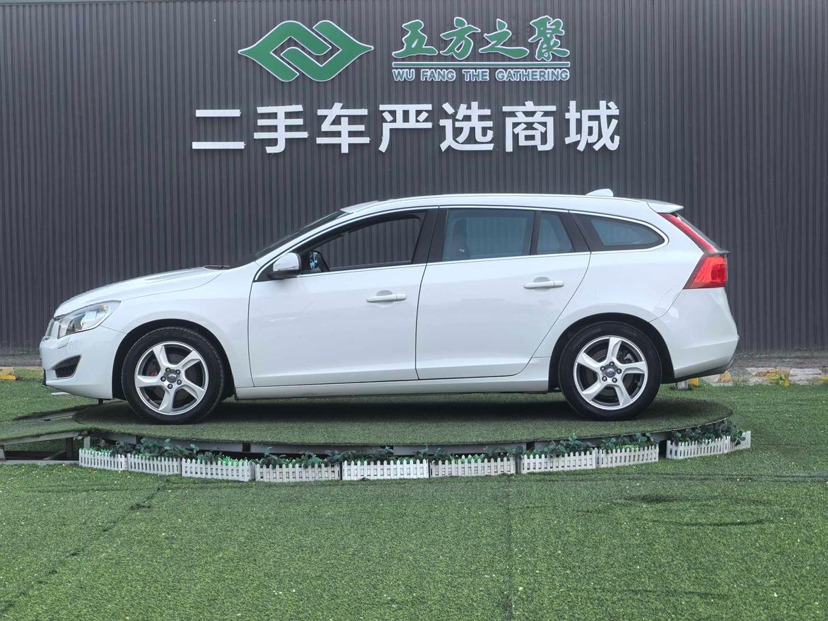 Volvo S60 2012 thumb 2
