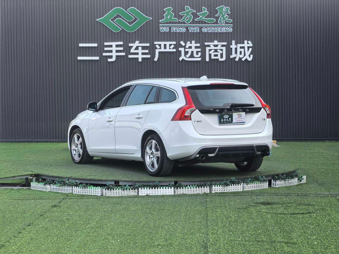 Volvo S60 2012 thumb 3