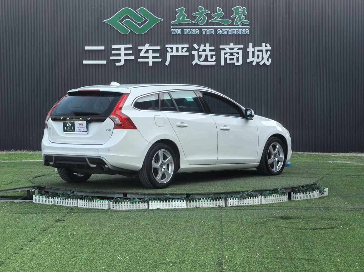 Volvo S60 2012 thumb 5