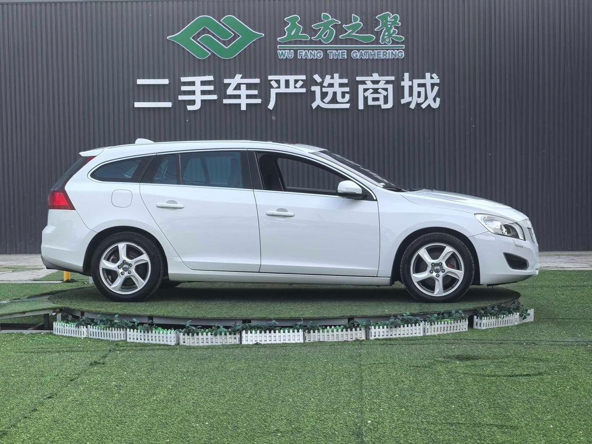 Volvo S60 2012 thumb 6
