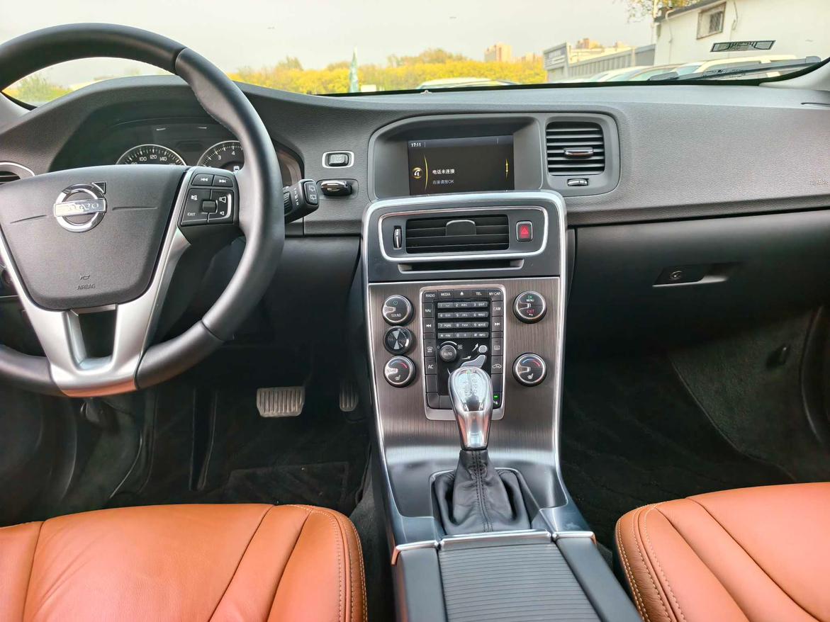 Volvo S60 2012 thumb 9