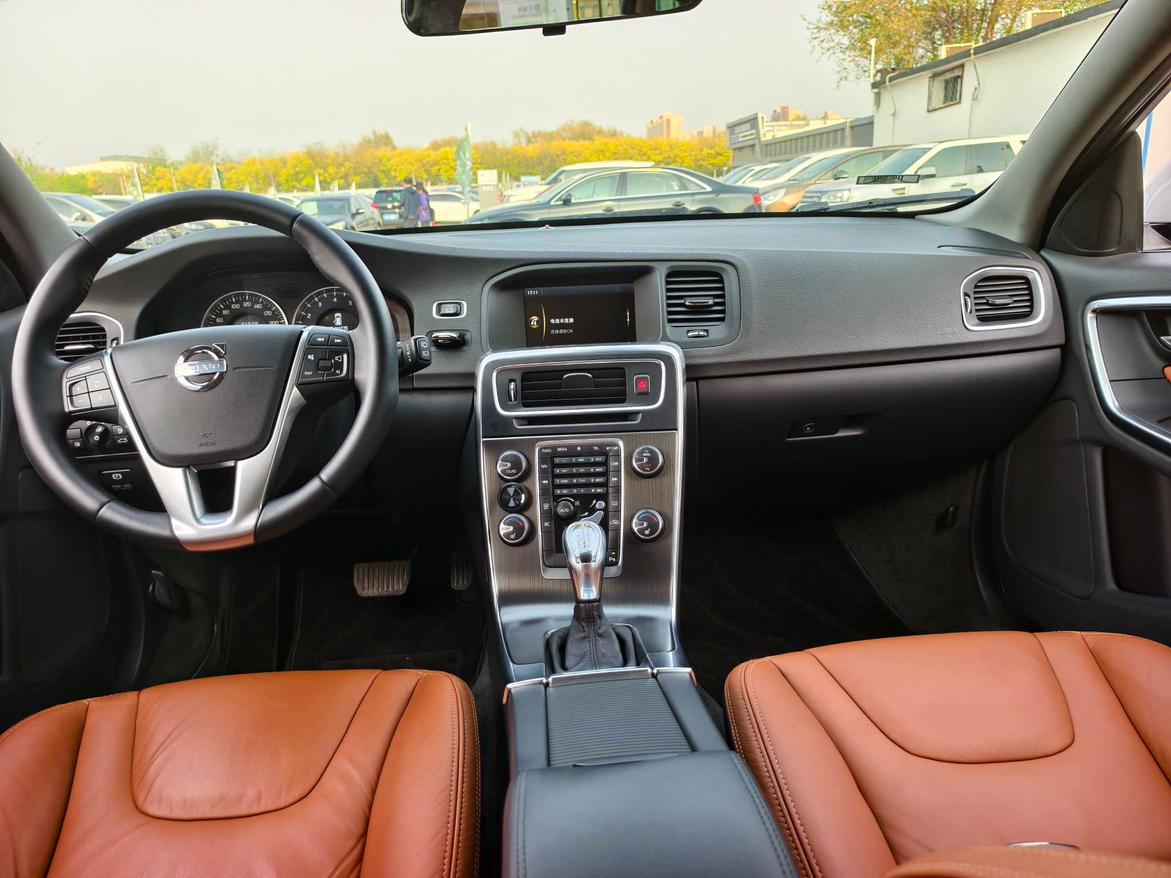 Volvo S60 2012 thumb 11