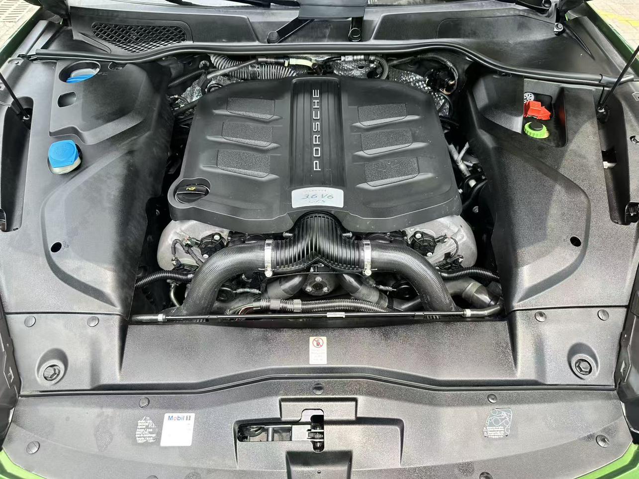 Porsche Cayenne 2015 thumb 5