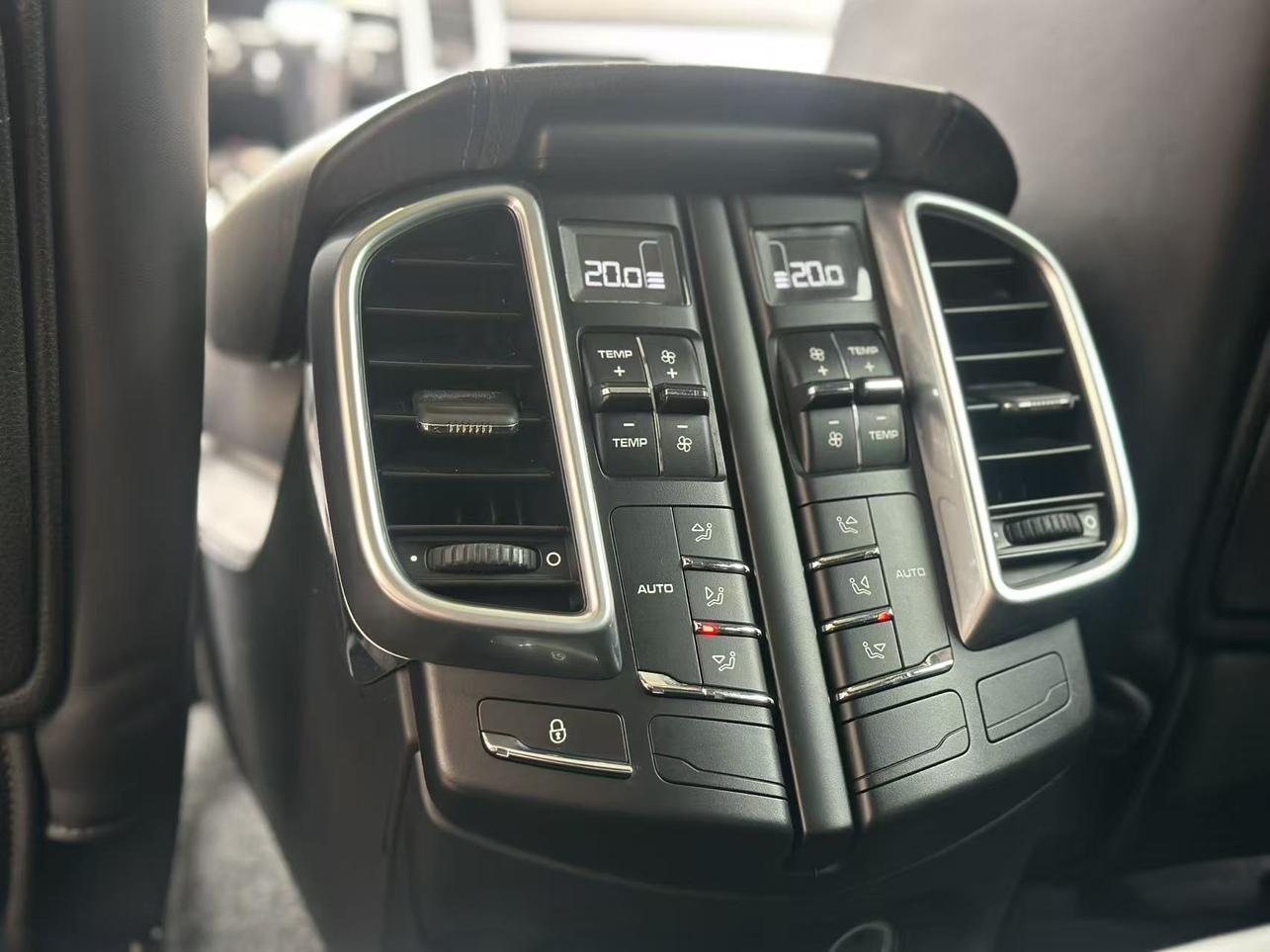 Porsche Cayenne 2015 thumb 8