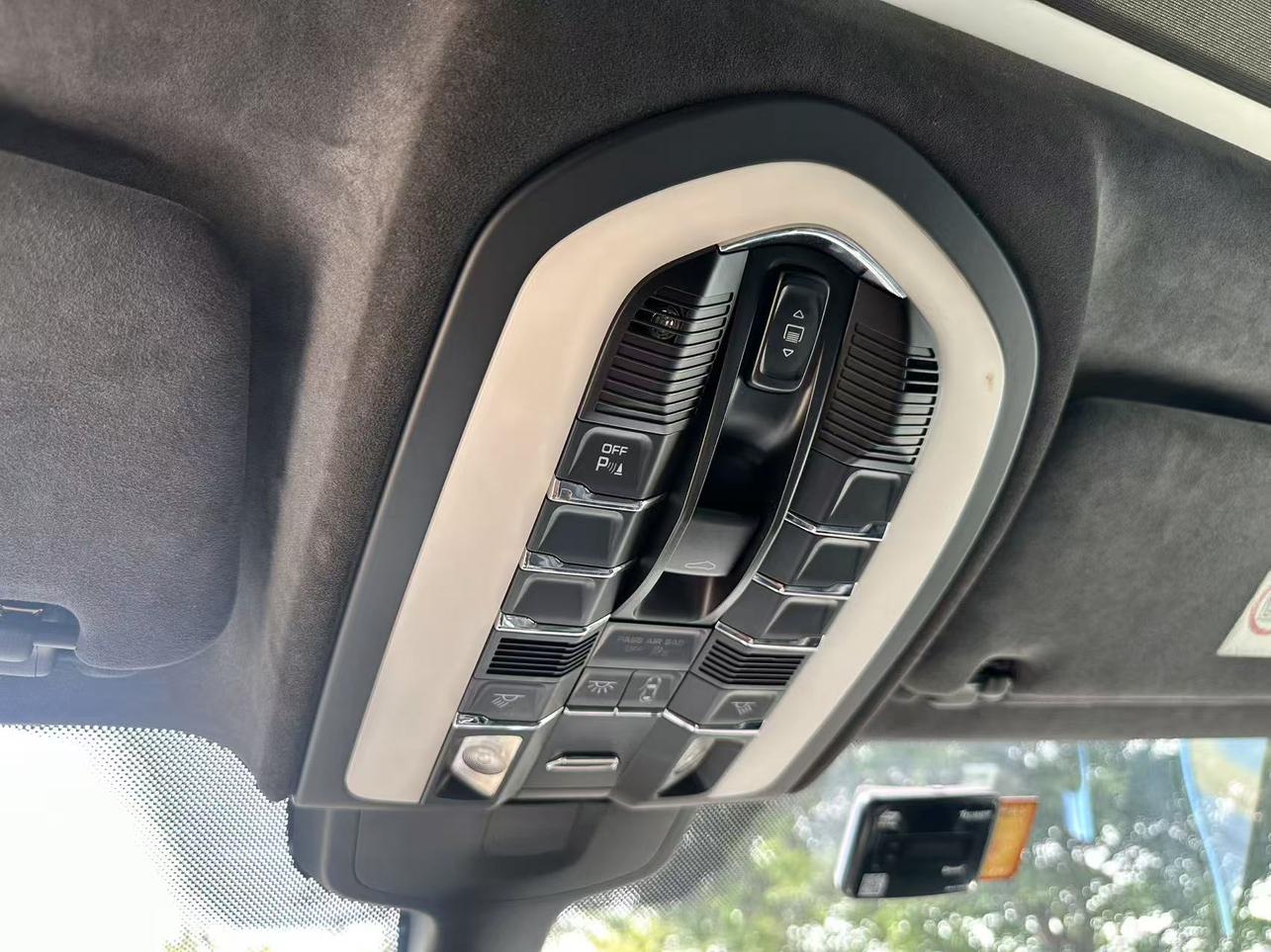 Porsche Cayenne 2015 thumb 11