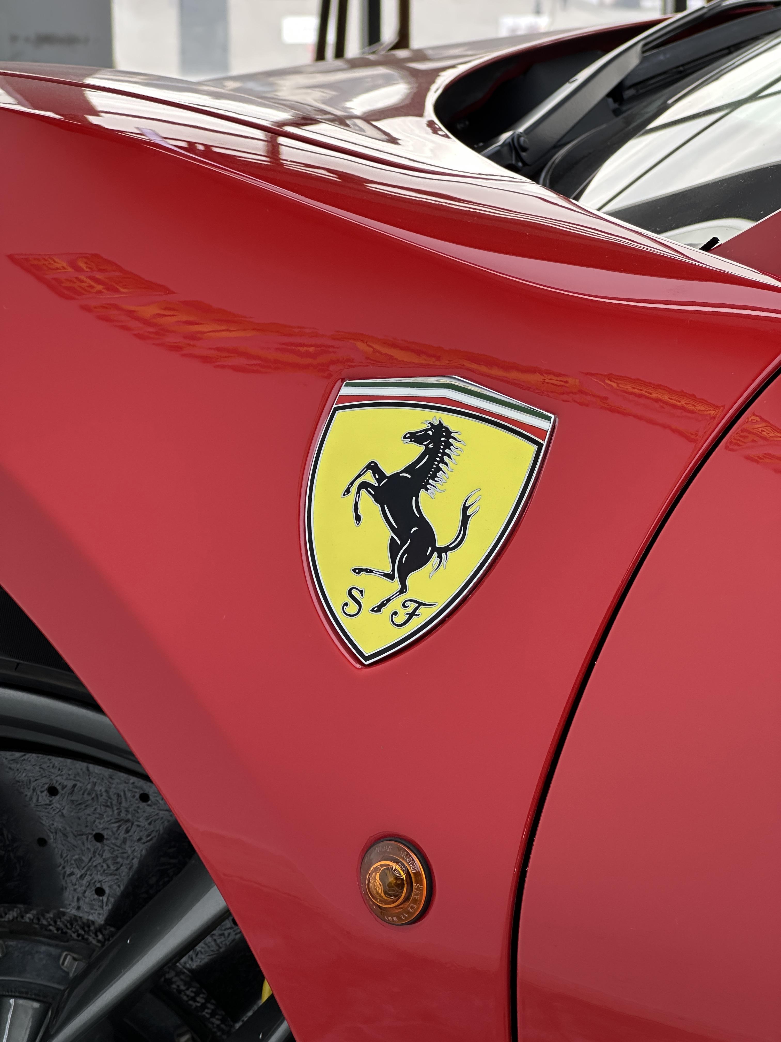 Ferrari 488 2015 thumb 6