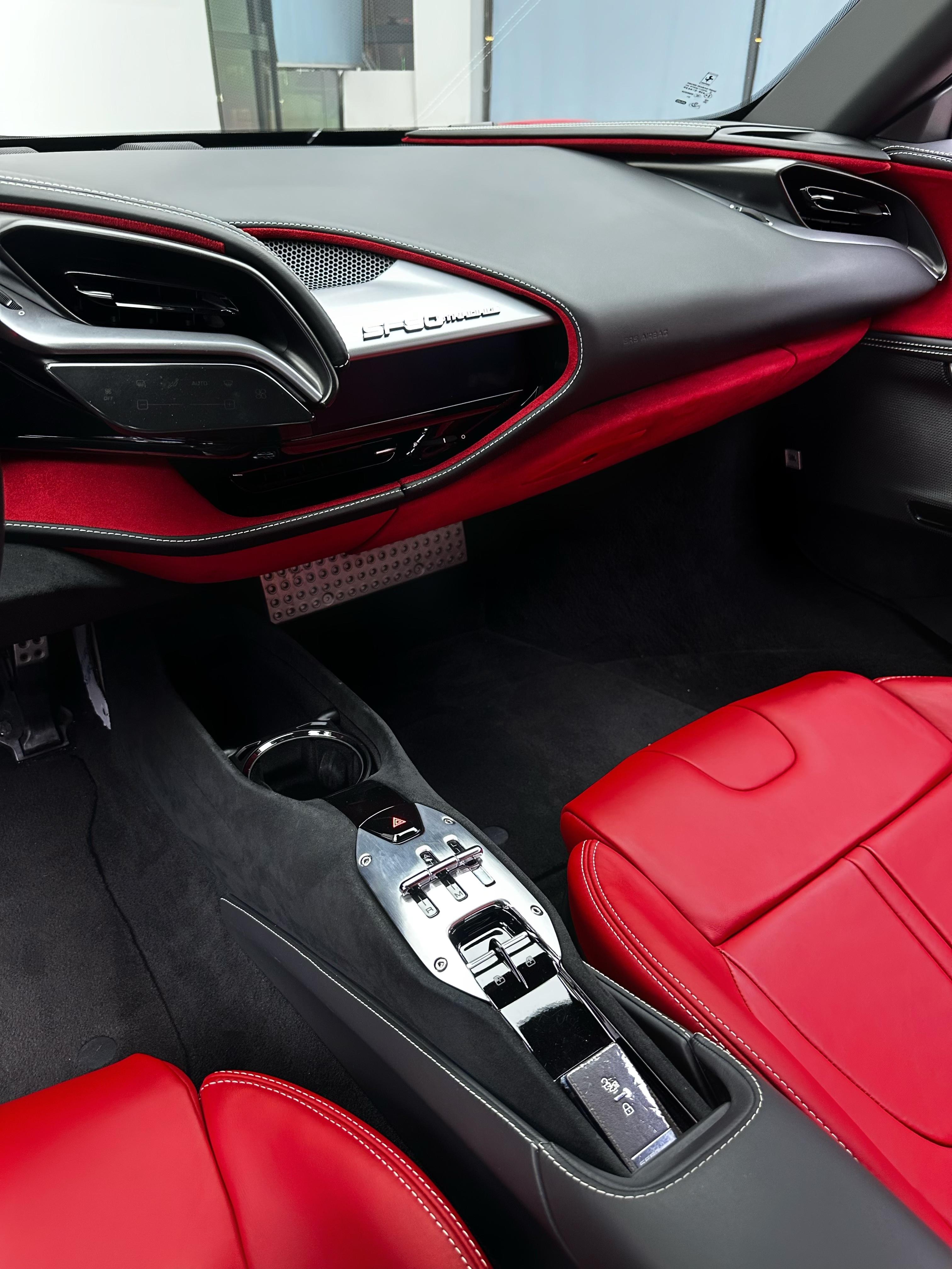 Ferrari SF90 2019 thumb 10