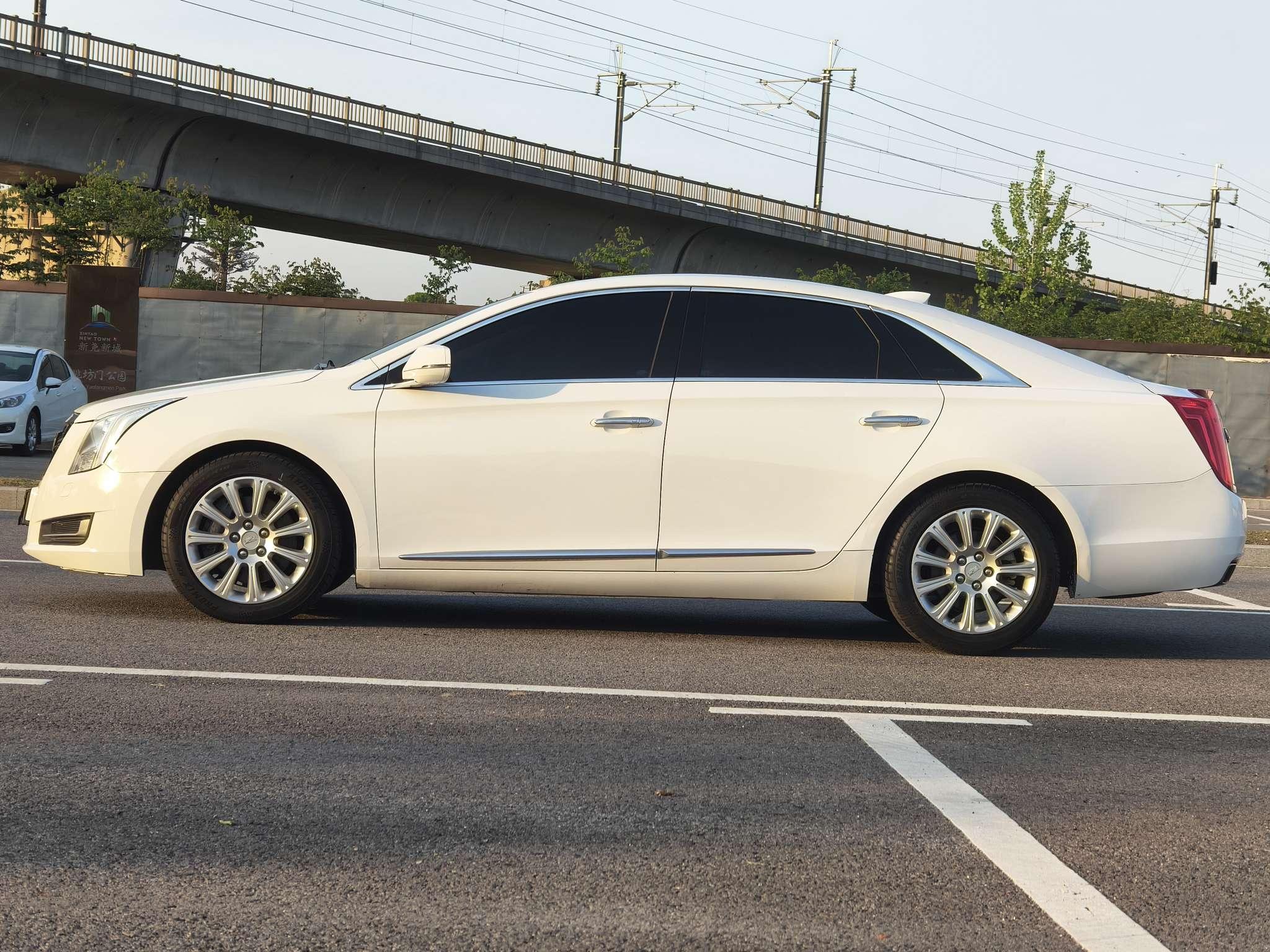 Cadillac XTS 2017 thumb 2