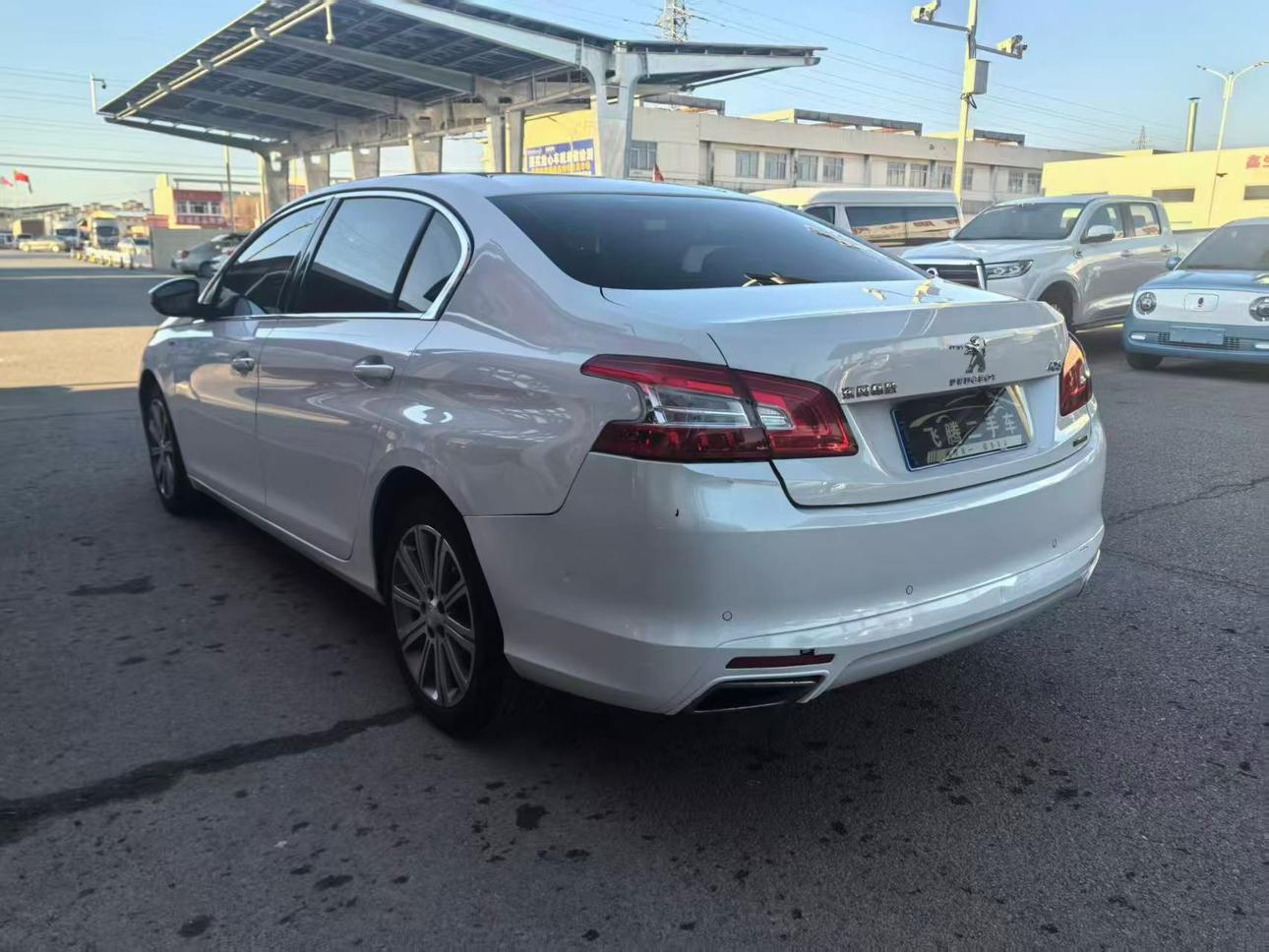 Peugeot 408 2018 thumb 2