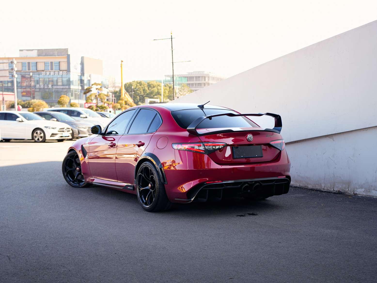 Alfa Romeo Giulia 2022 thumb 2