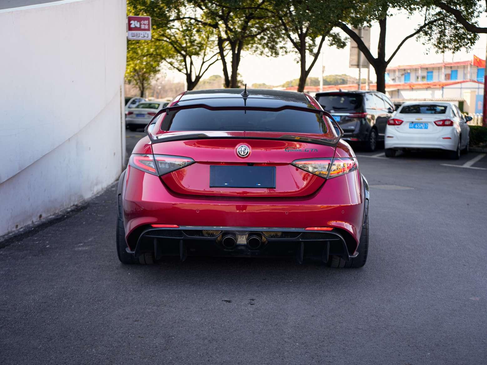 Alfa Romeo Giulia 2022 thumb 3
